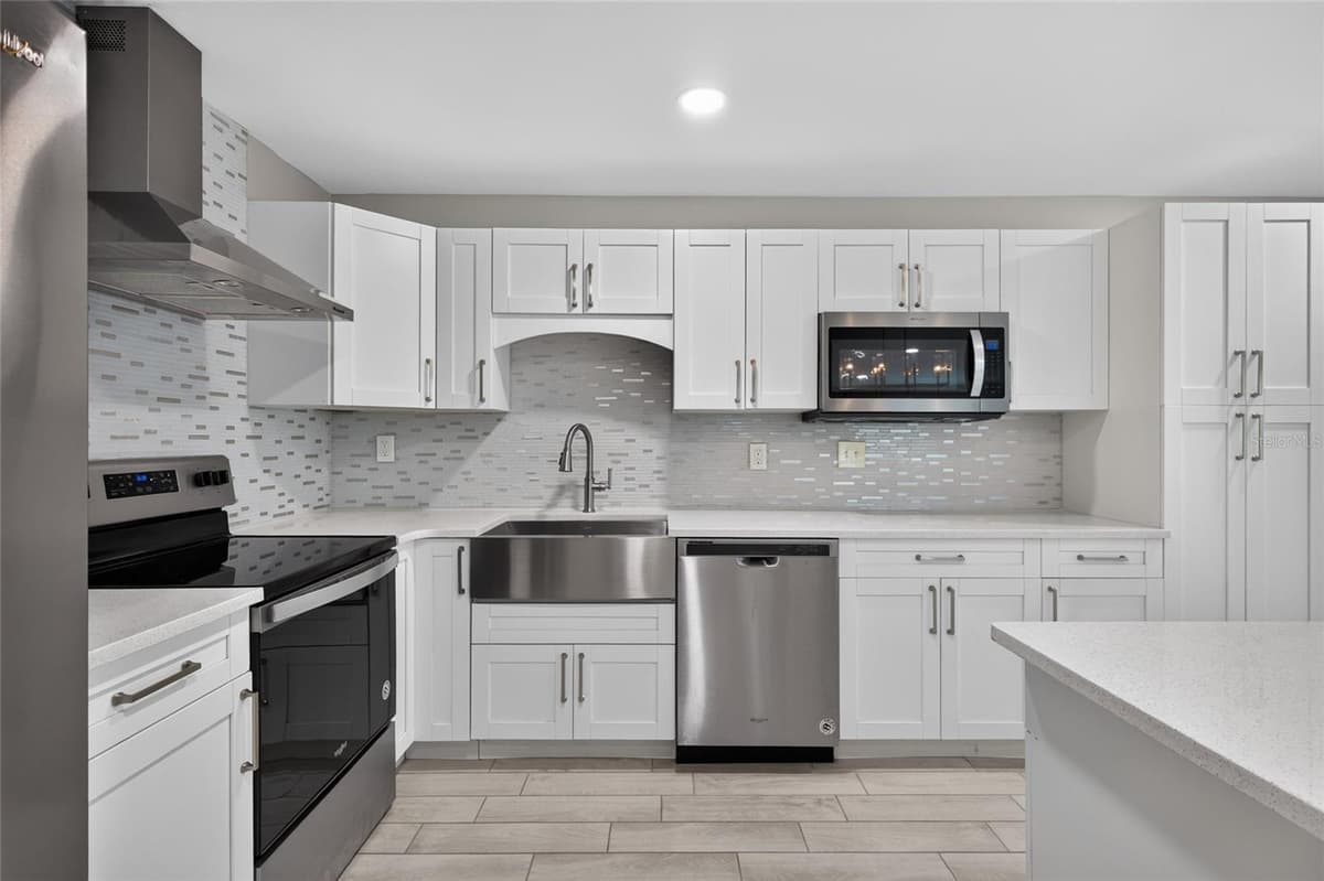 1610 LOIS AVENUE — photo 14 of 34