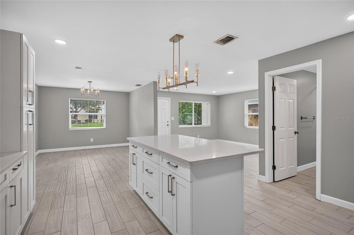 1610 LOIS AVENUE — photo 13 of 34