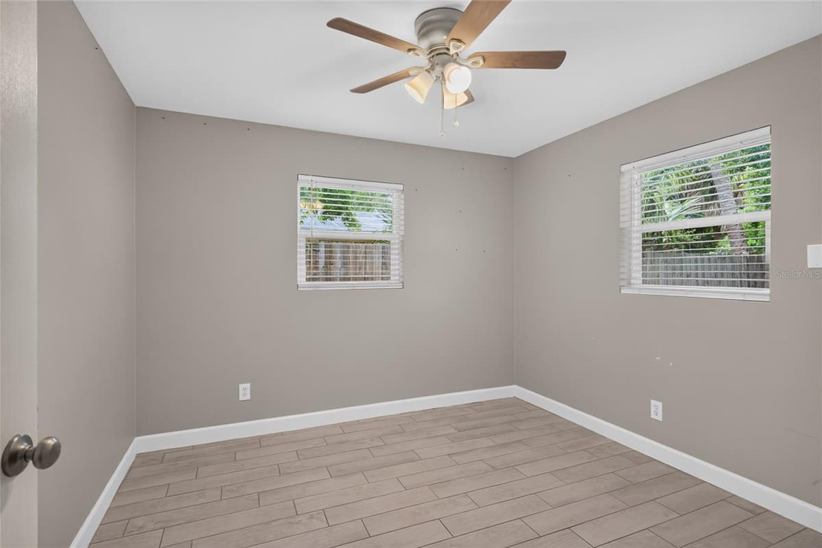 1610 LOIS AVENUE — photo 28 of 34