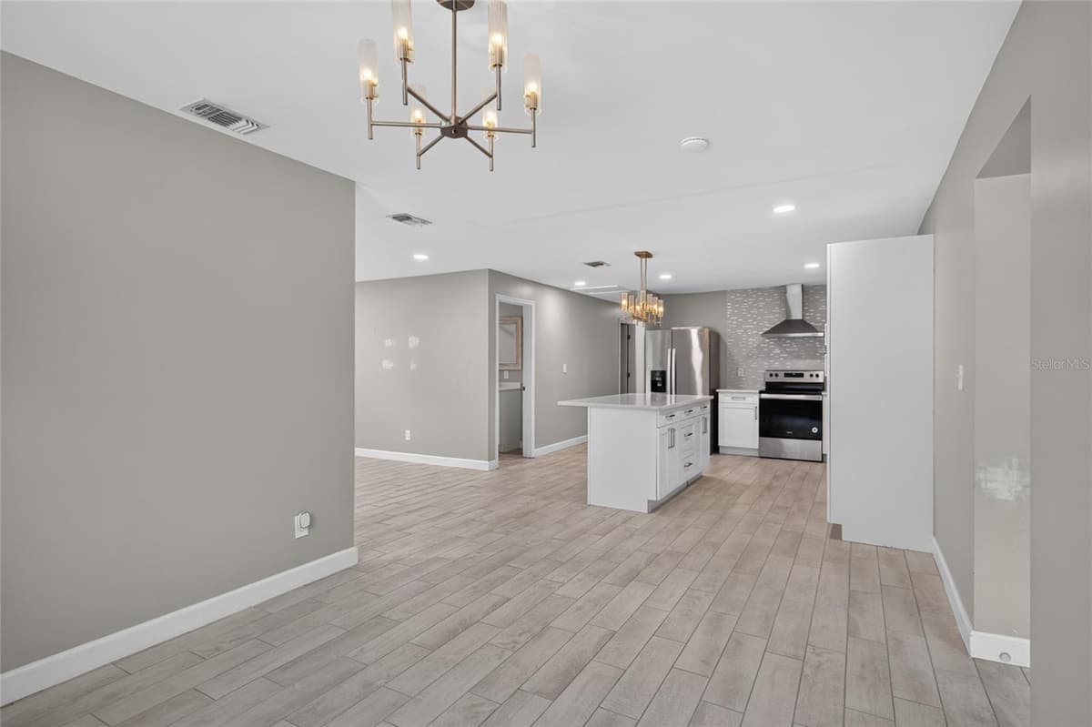 1610 LOIS AVENUE — photo 12 of 34