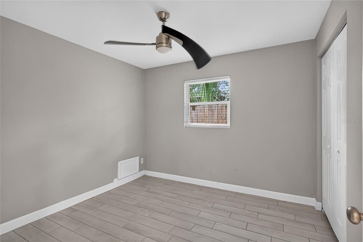 1610 LOIS AVENUE — photo 26 of 34