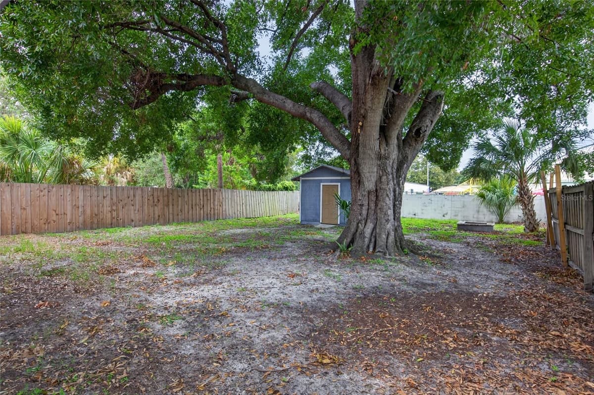 1610 LOIS AVENUE — photo 31 of 34