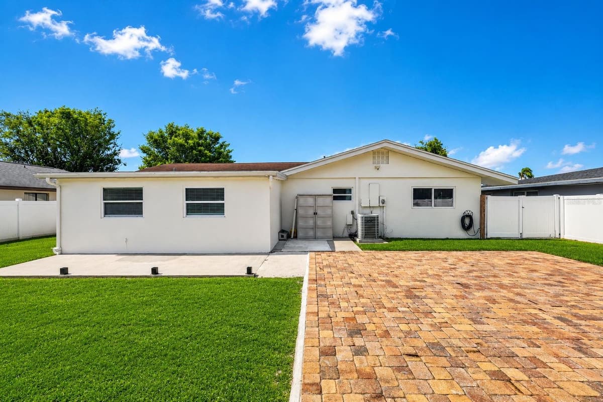 2711 27TH AVENUE DRIVE — photo 4 of 39