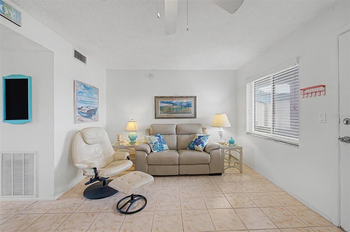 2110 GULF BOULEVARD — photo 5 of 33