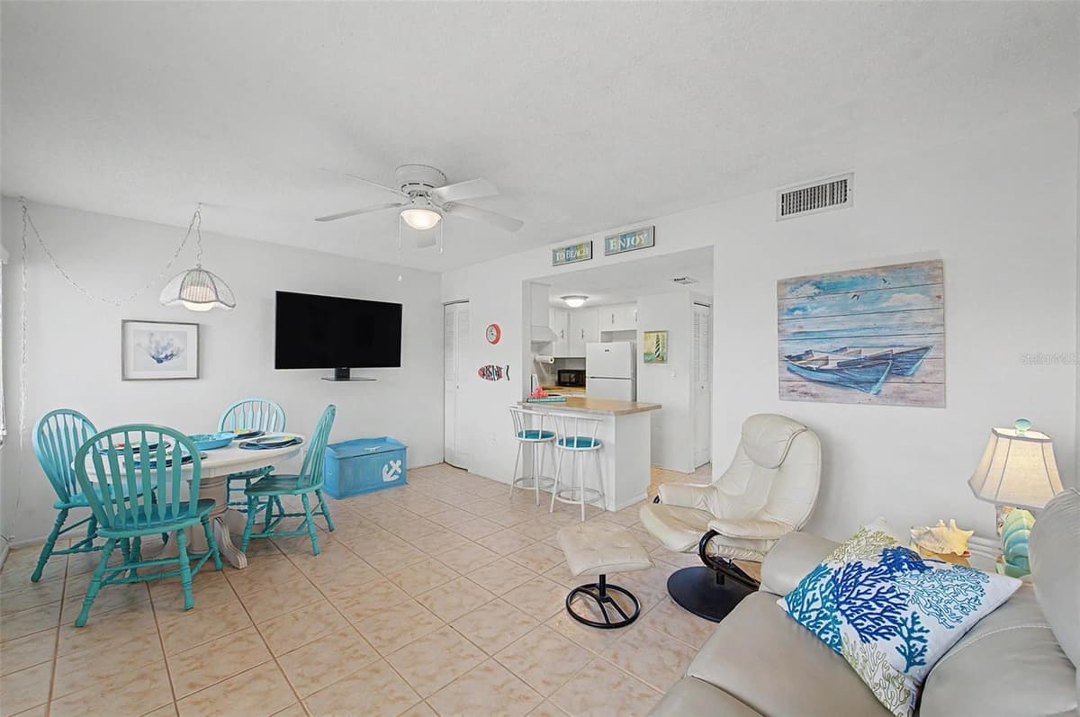 2110 GULF BOULEVARD — photo 10 of 33