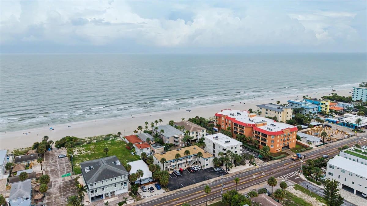 2110 GULF BOULEVARD — photo 26 of 33
