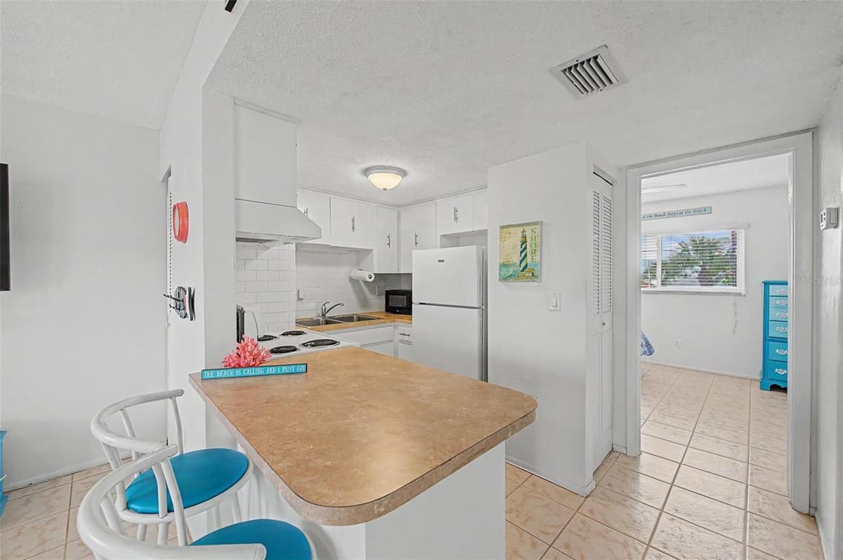 2110 GULF BOULEVARD — photo 9 of 33