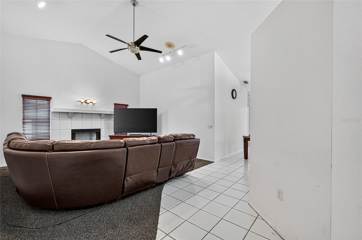 105 JACARANDA BOULEVARD — photo 25 of 99