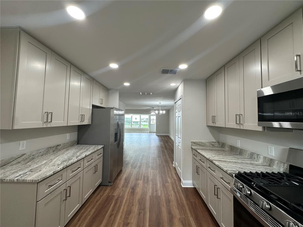 100 EL CAMINO DR — photo 6 of 32