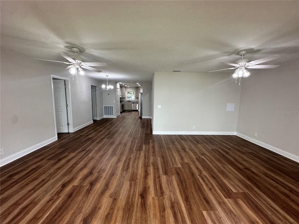 100 EL CAMINO DR — photo 4 of 32