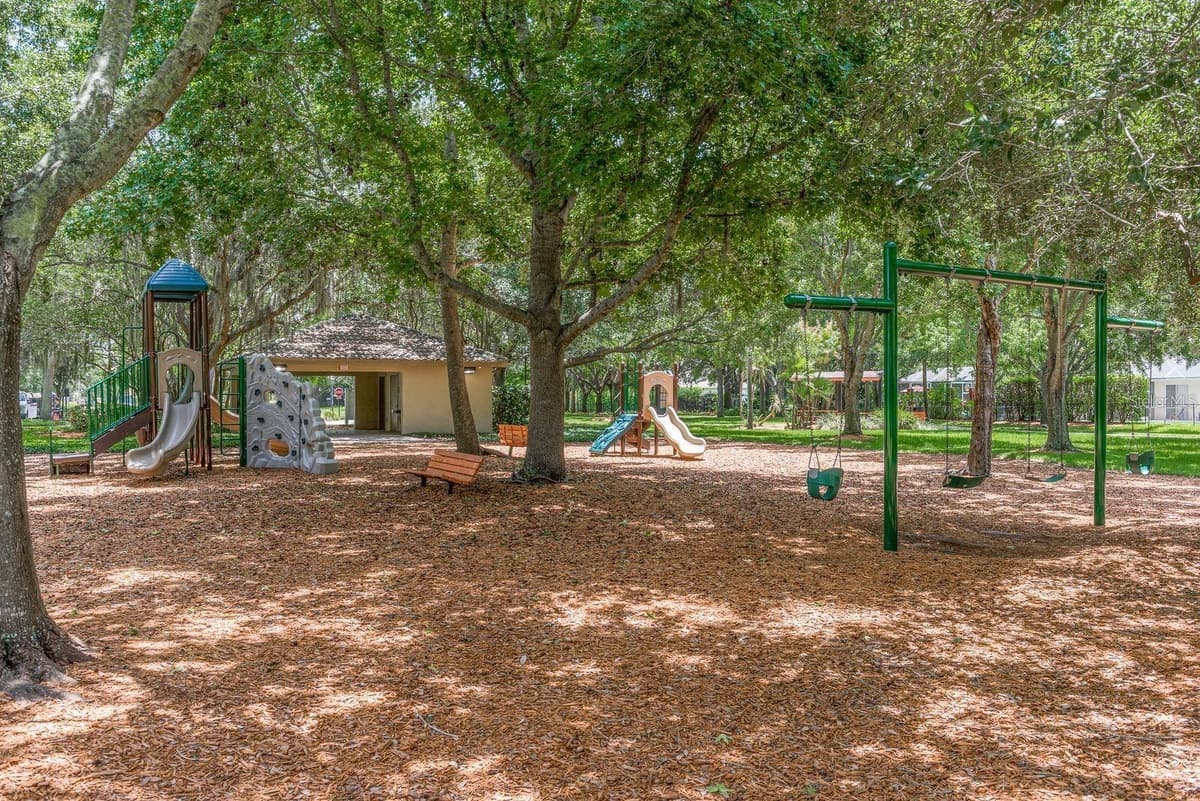 1810 WINSLOE DRIVE — photo 42 of 45