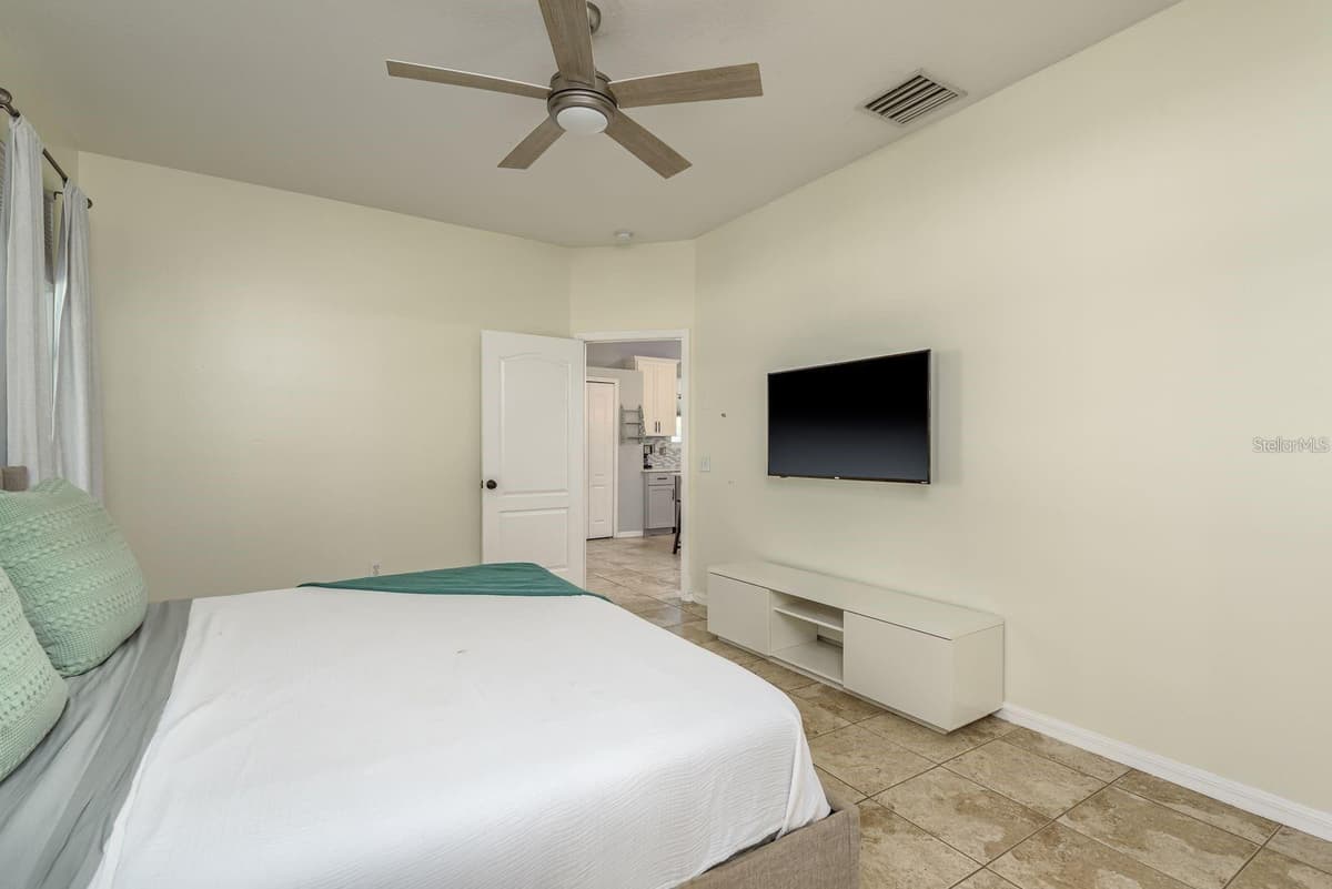 1810 WINSLOE DRIVE — photo 19 of 45