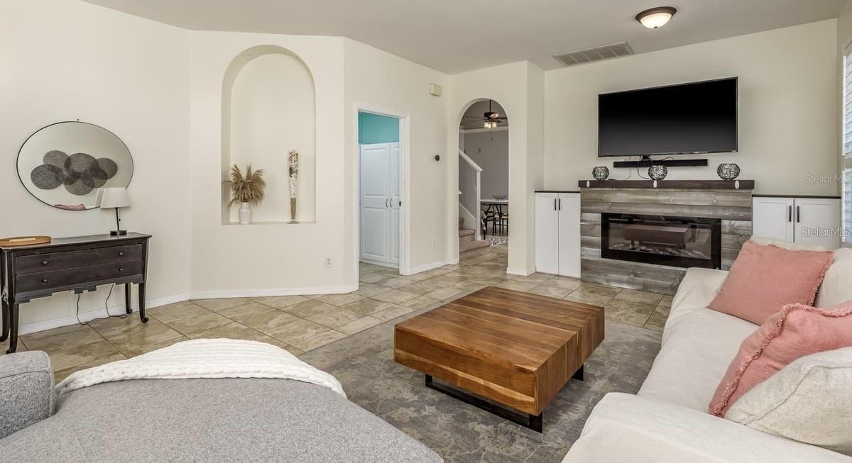 1810 WINSLOE DRIVE — photo 14 of 45