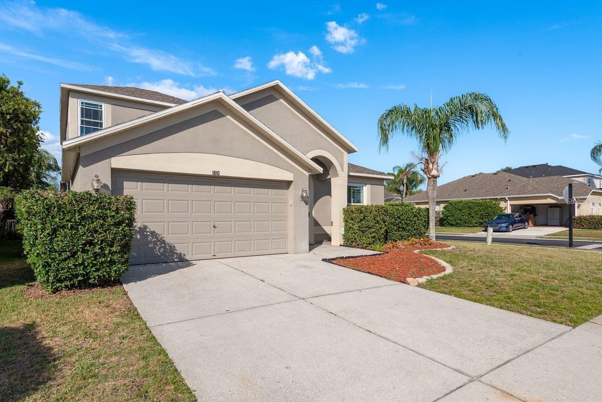 1810 WINSLOE DRIVE — photo 3 of 45