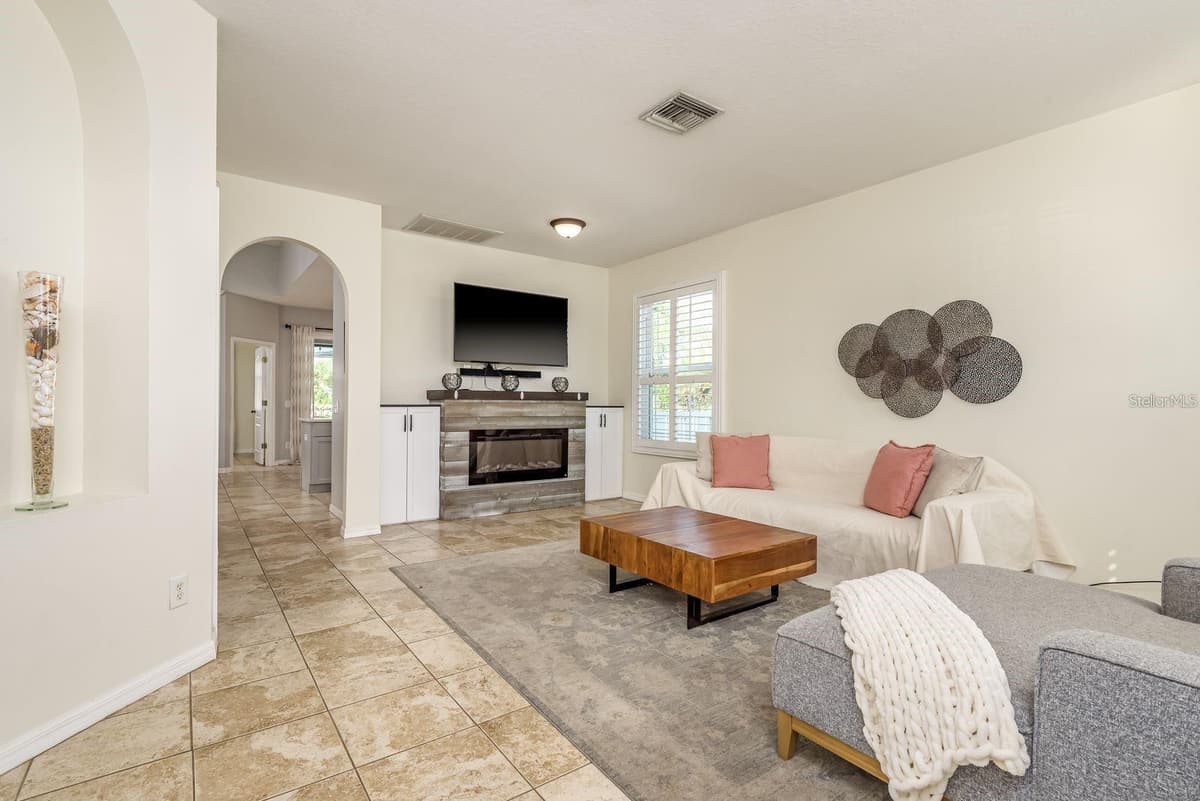1810 WINSLOE DRIVE — photo 17 of 45