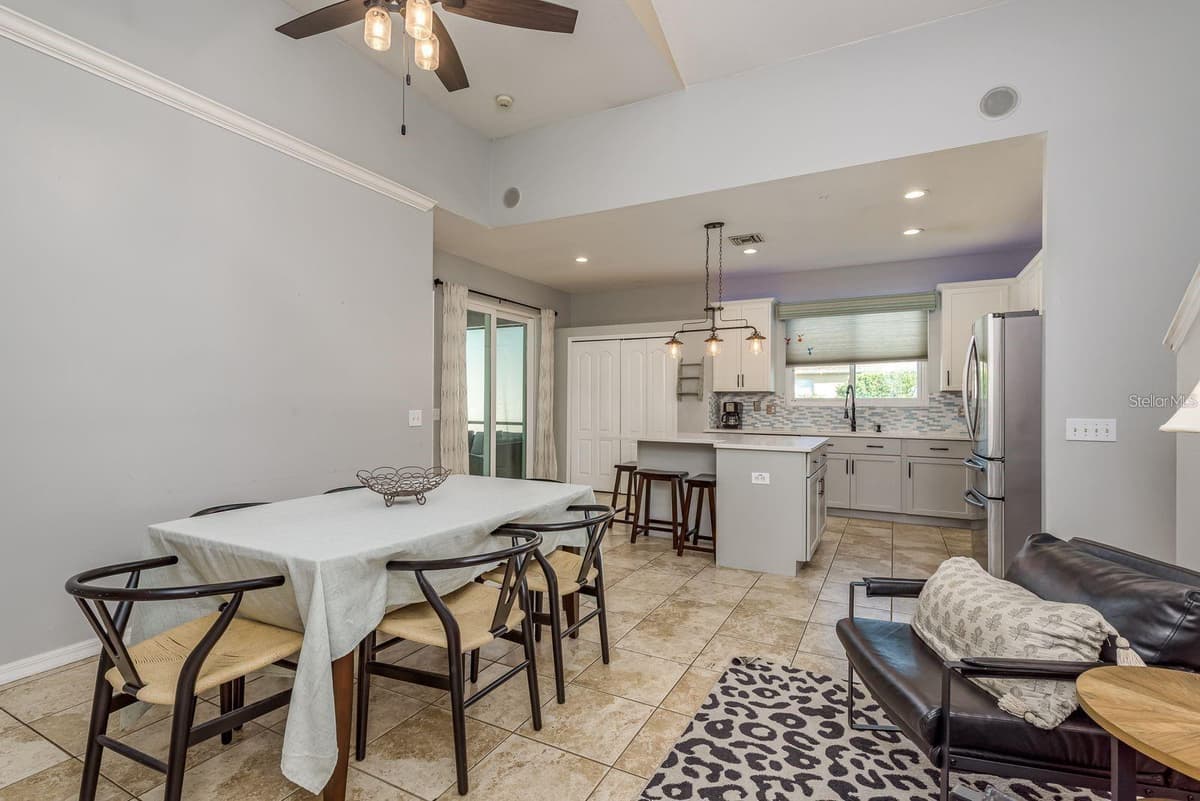 1810 WINSLOE DRIVE — photo 11 of 45