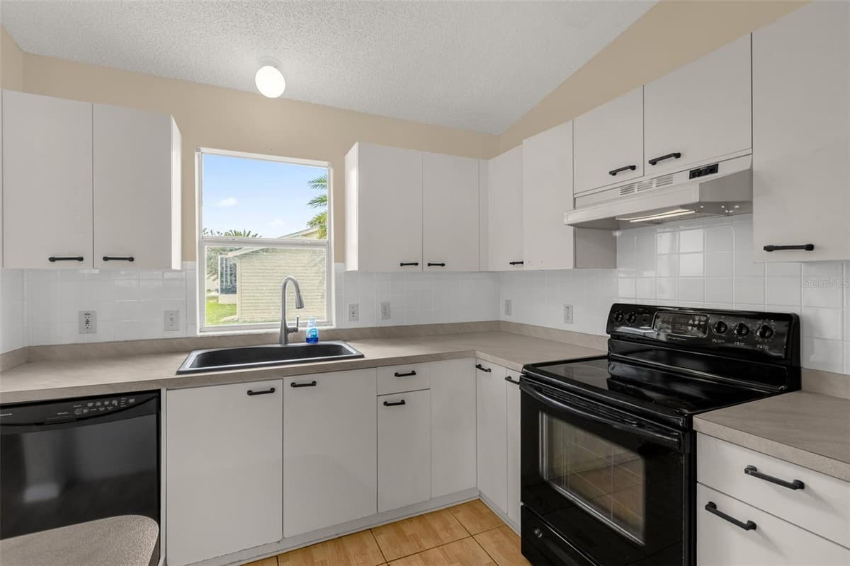 1222 GRANADA COURT — photo 3 of 45