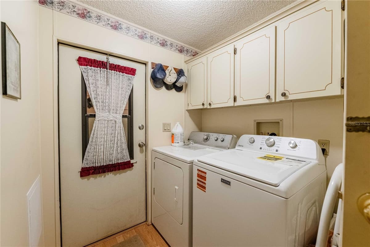 489 VILLAGE CIRCLE — photo 17 of 31