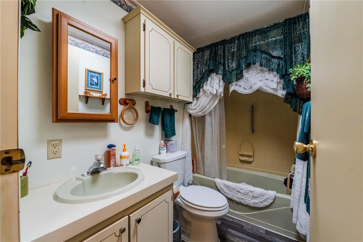 489 VILLAGE CIRCLE — photo 18 of 31