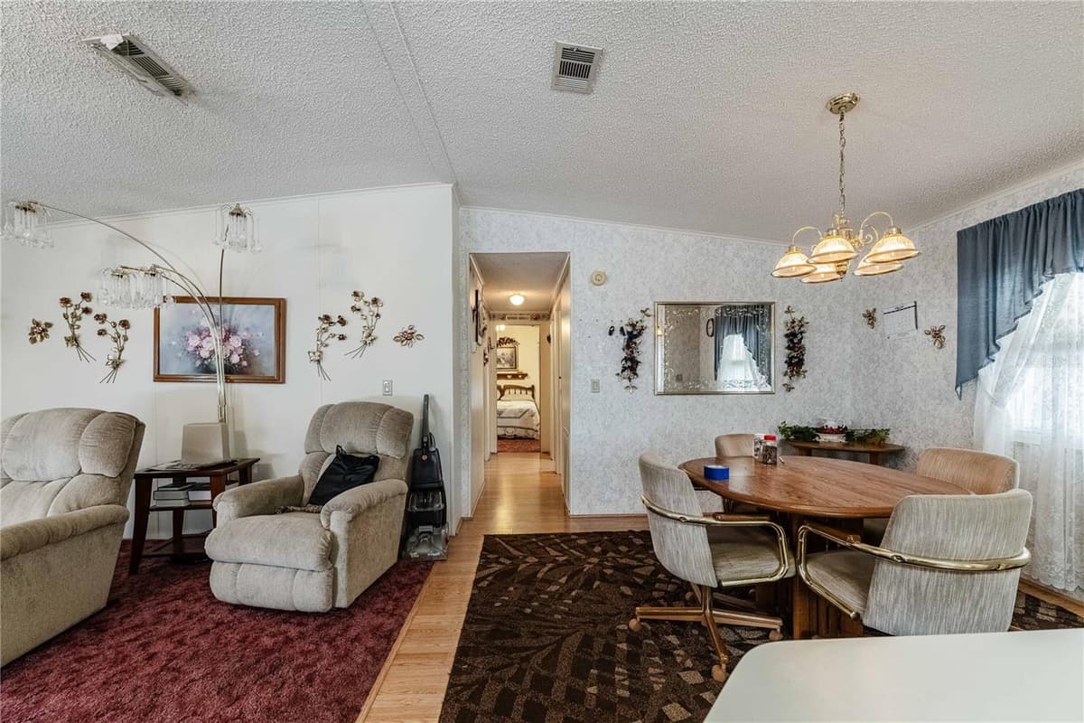489 VILLAGE CIRCLE — photo 13 of 31