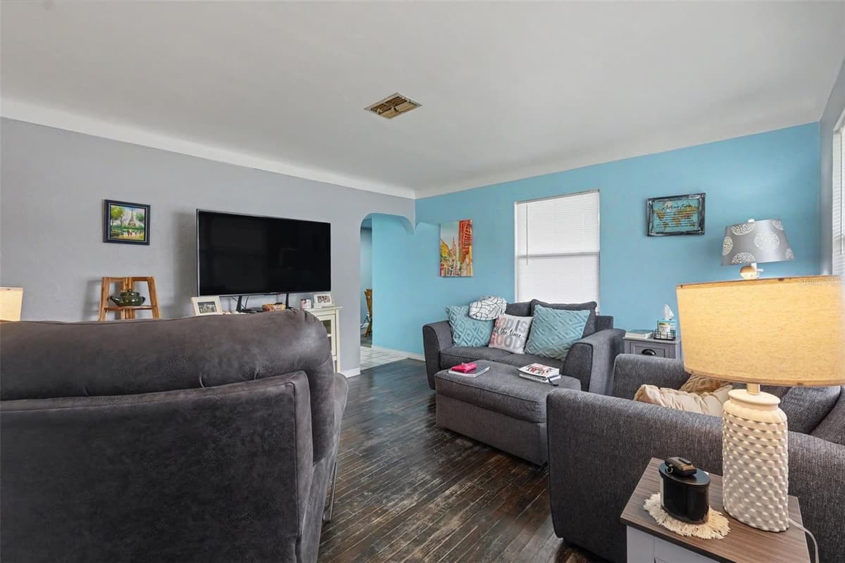 2311 35TH STREET — photo 3 of 21