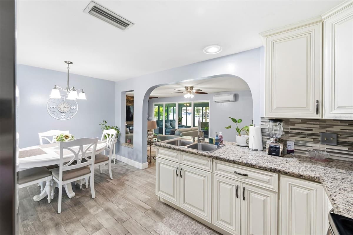 485 FLAMINGO DRIVE — photo 11 of 43