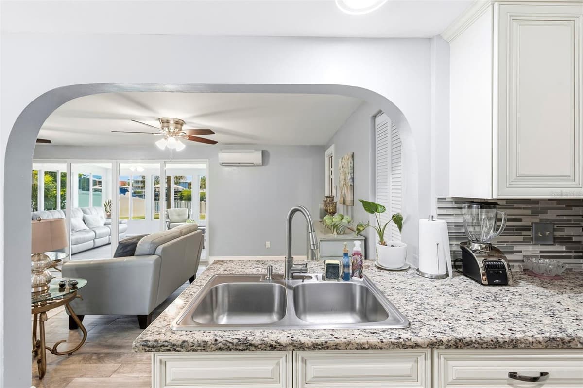 485 FLAMINGO DRIVE — photo 10 of 43