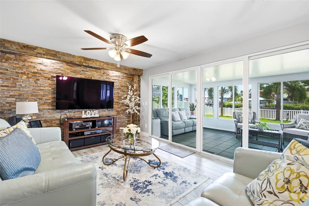 485 FLAMINGO DRIVE — photo 3 of 43