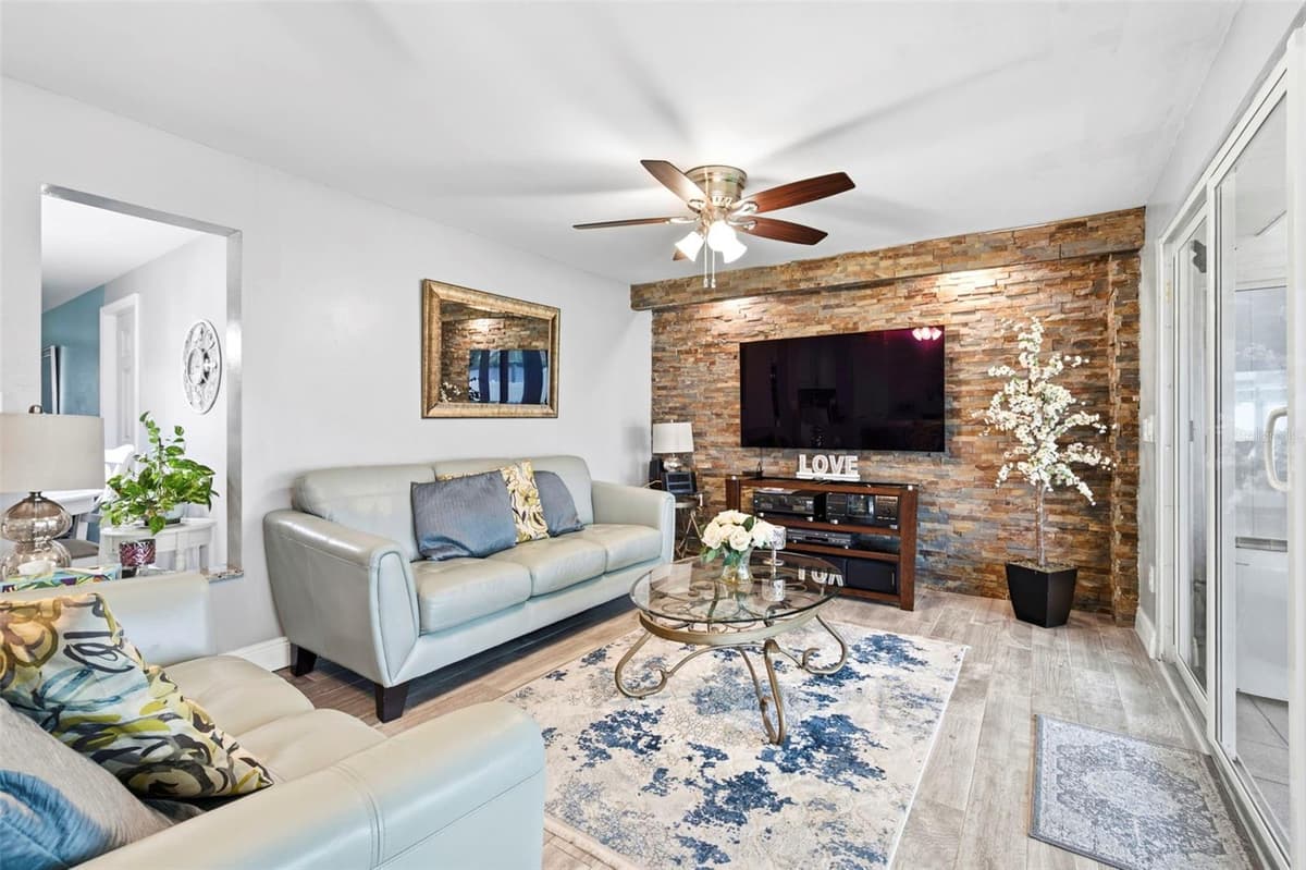 485 FLAMINGO DRIVE — photo 4 of 43