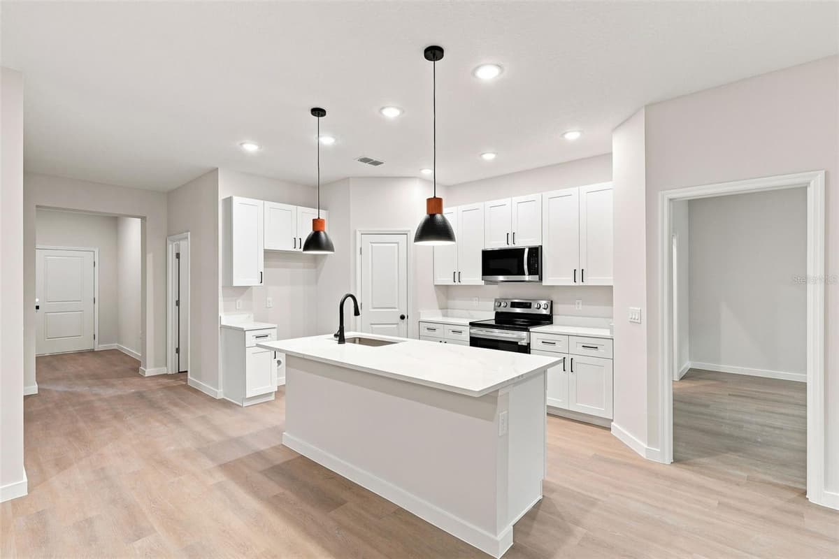 25115 QUAKER RIDGE AVENUE — photo 3 of 37