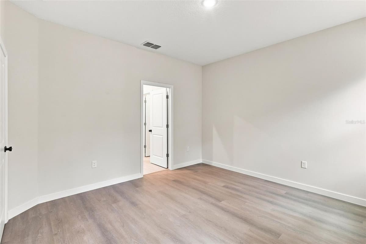 25115 QUAKER RIDGE AVENUE — photo 24 of 37