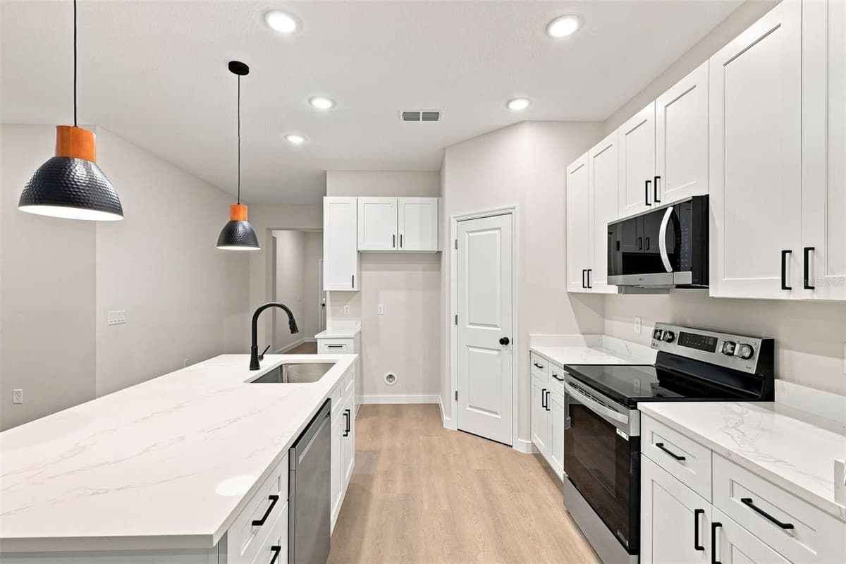 25115 QUAKER RIDGE AVENUE — photo 5 of 37
