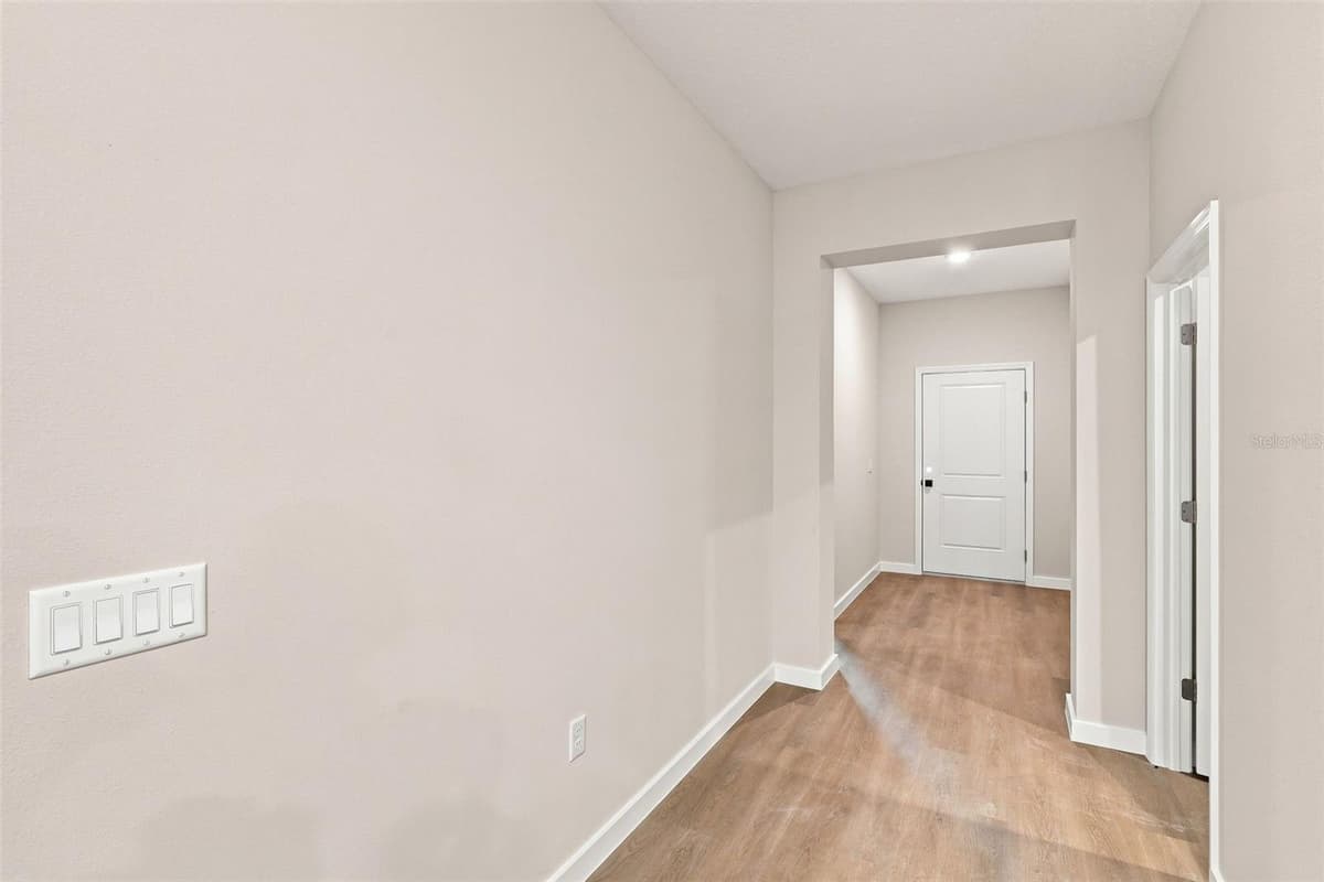 25115 QUAKER RIDGE AVENUE — photo 15 of 37