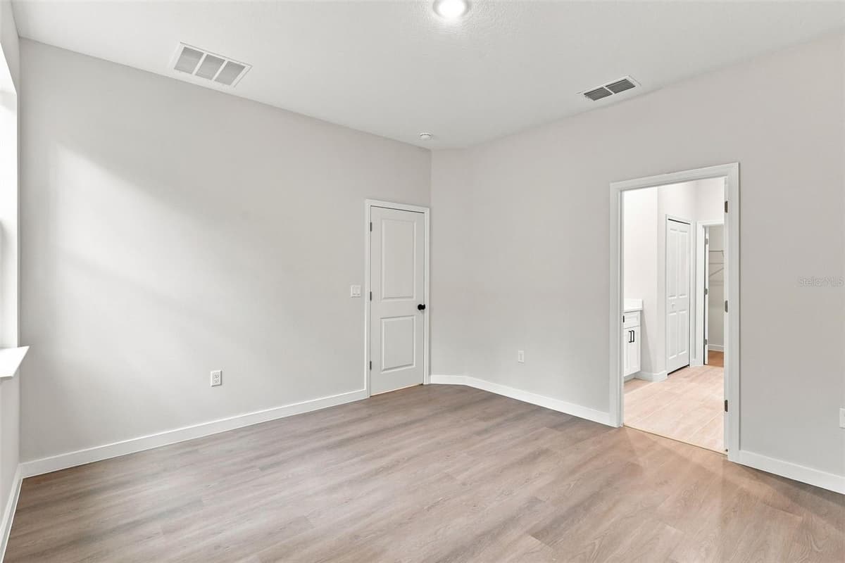 25115 QUAKER RIDGE AVENUE — photo 23 of 37