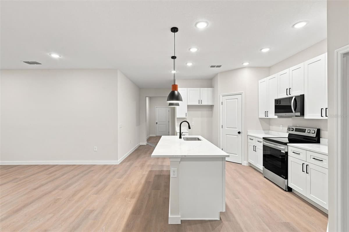 25115 QUAKER RIDGE AVENUE — photo 4 of 37