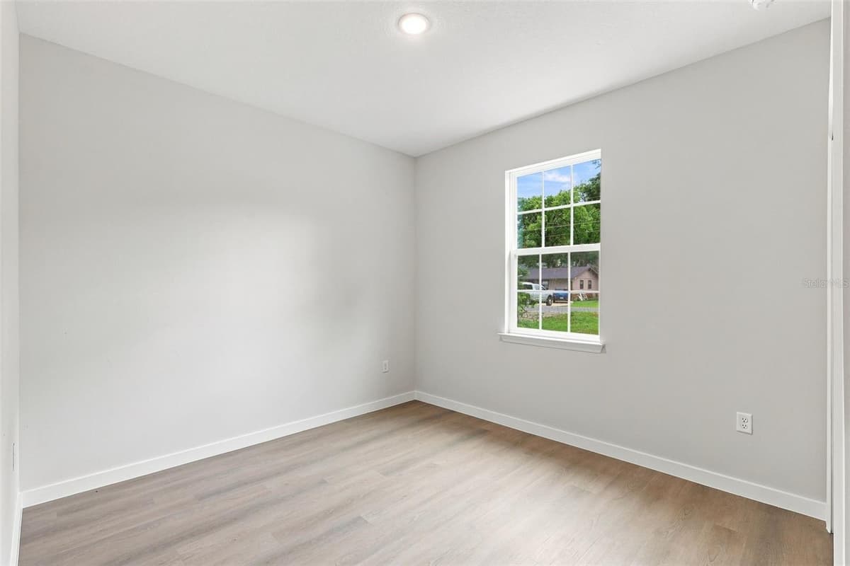 25115 QUAKER RIDGE AVENUE — photo 26 of 37