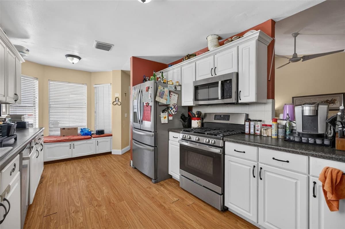 2650 ALBION AVENUE — photo 3 of 20