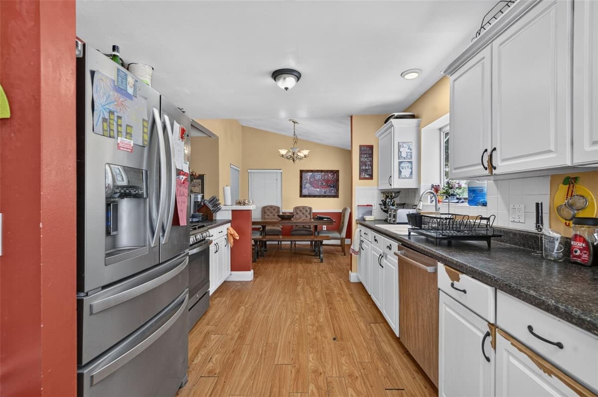 2650 ALBION AVENUE — photo 4 of 20