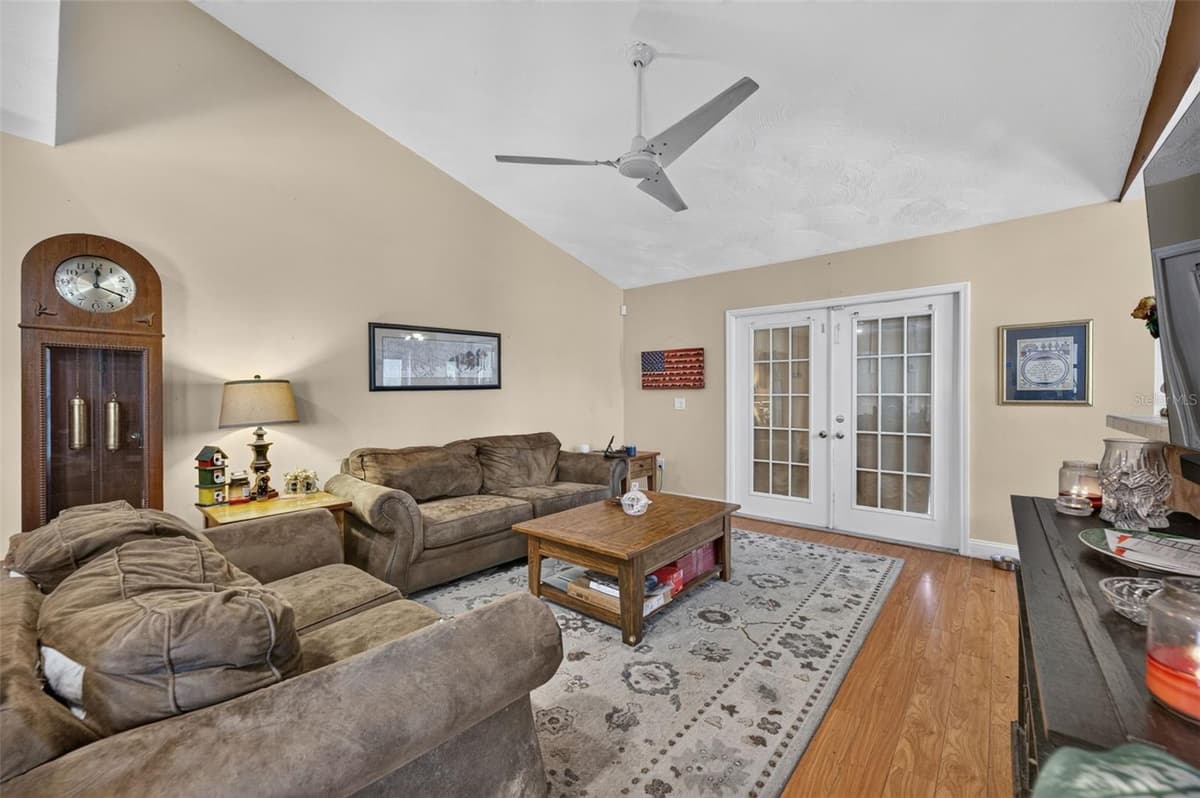 2650 ALBION AVENUE — photo 6 of 20