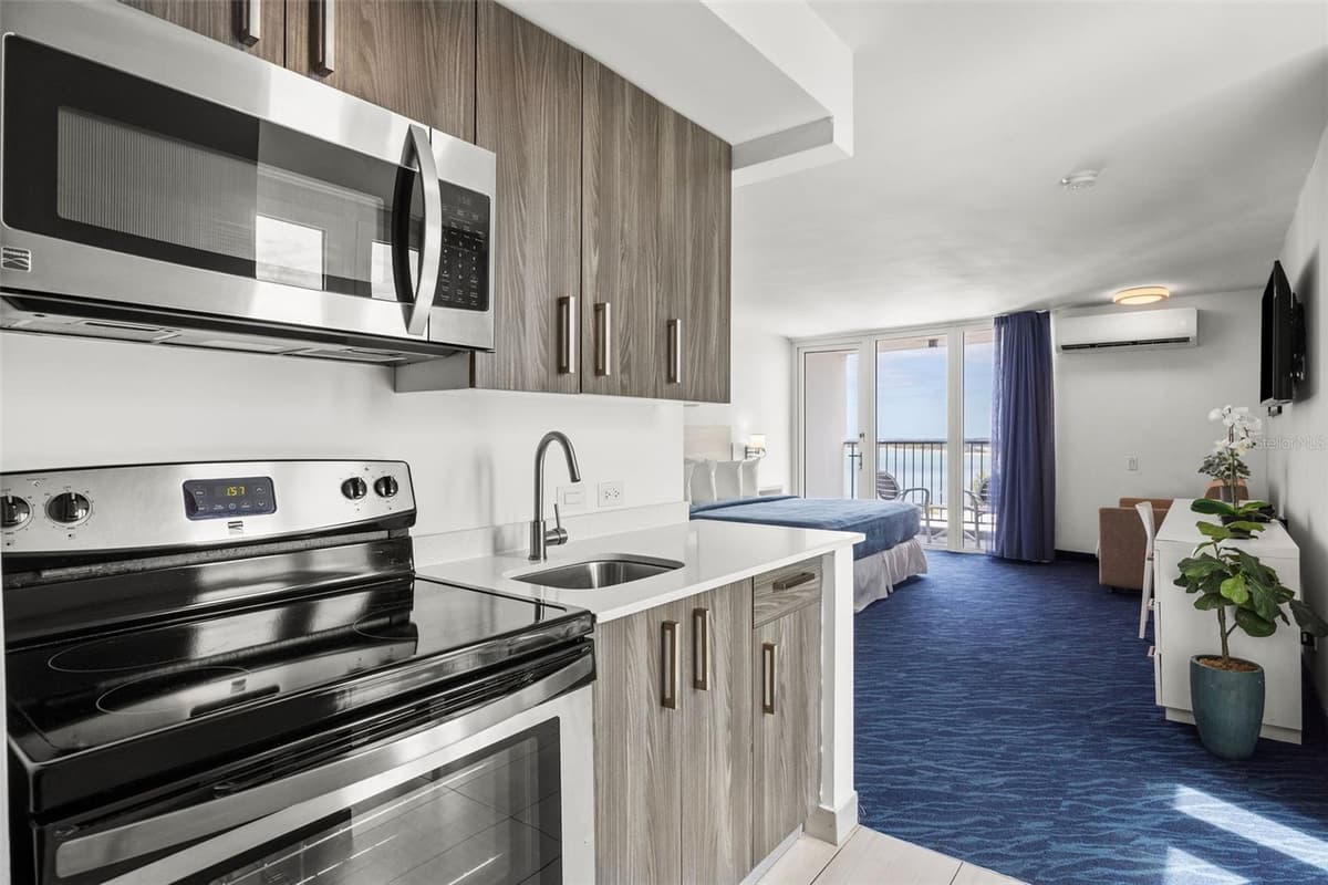 6165 ISLA VERDE AVE. — photo 3 of 18