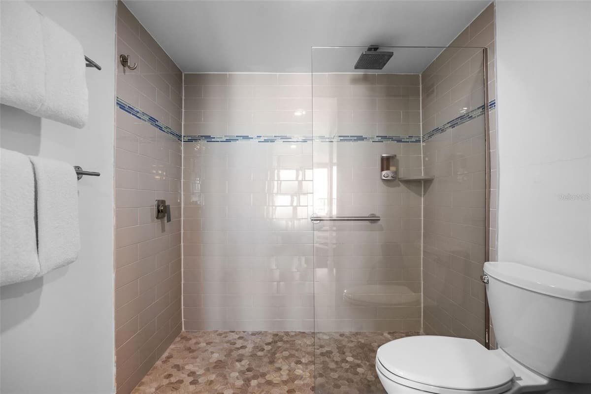 6165 ISLA VERDE AVE. — photo 12 of 18