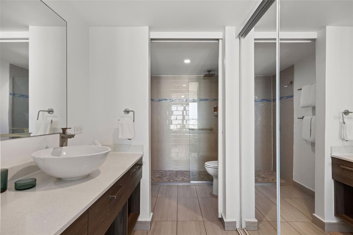 6165 ISLA VERDE AVE. — photo 11 of 18