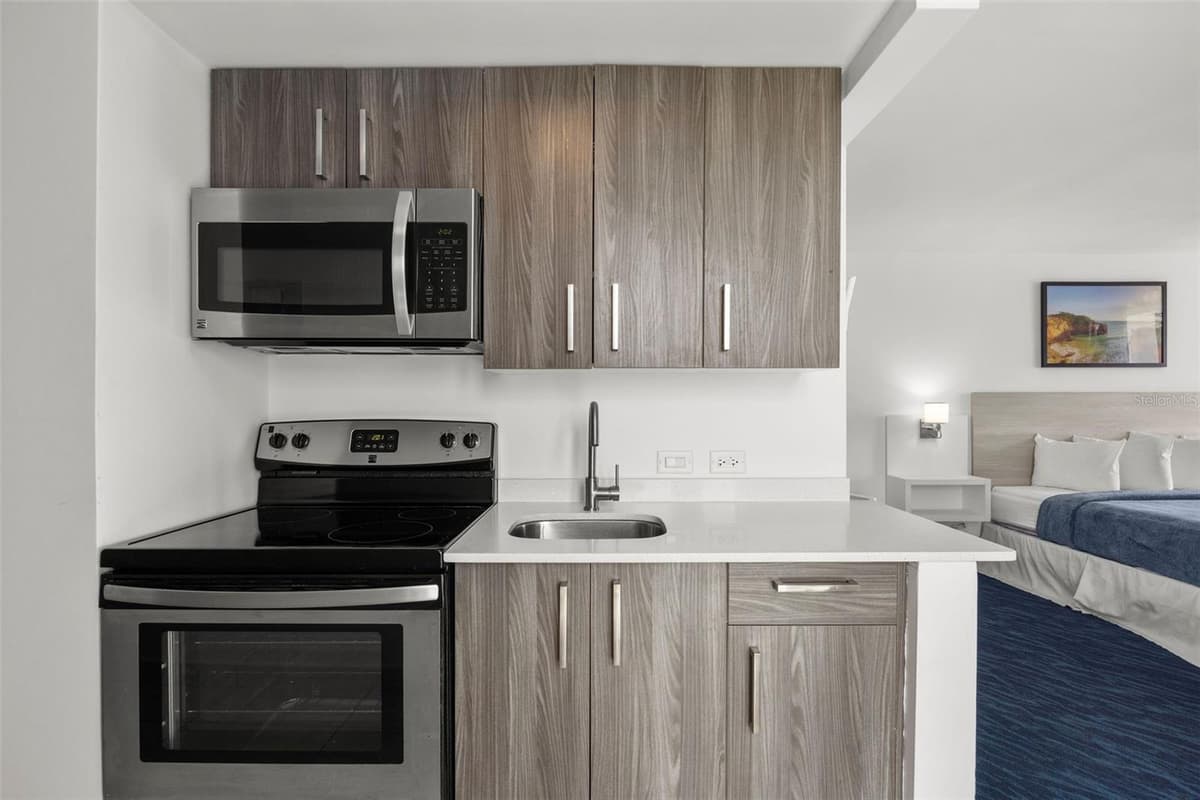 6165 ISLA VERDE AVE. — photo 4 of 18
