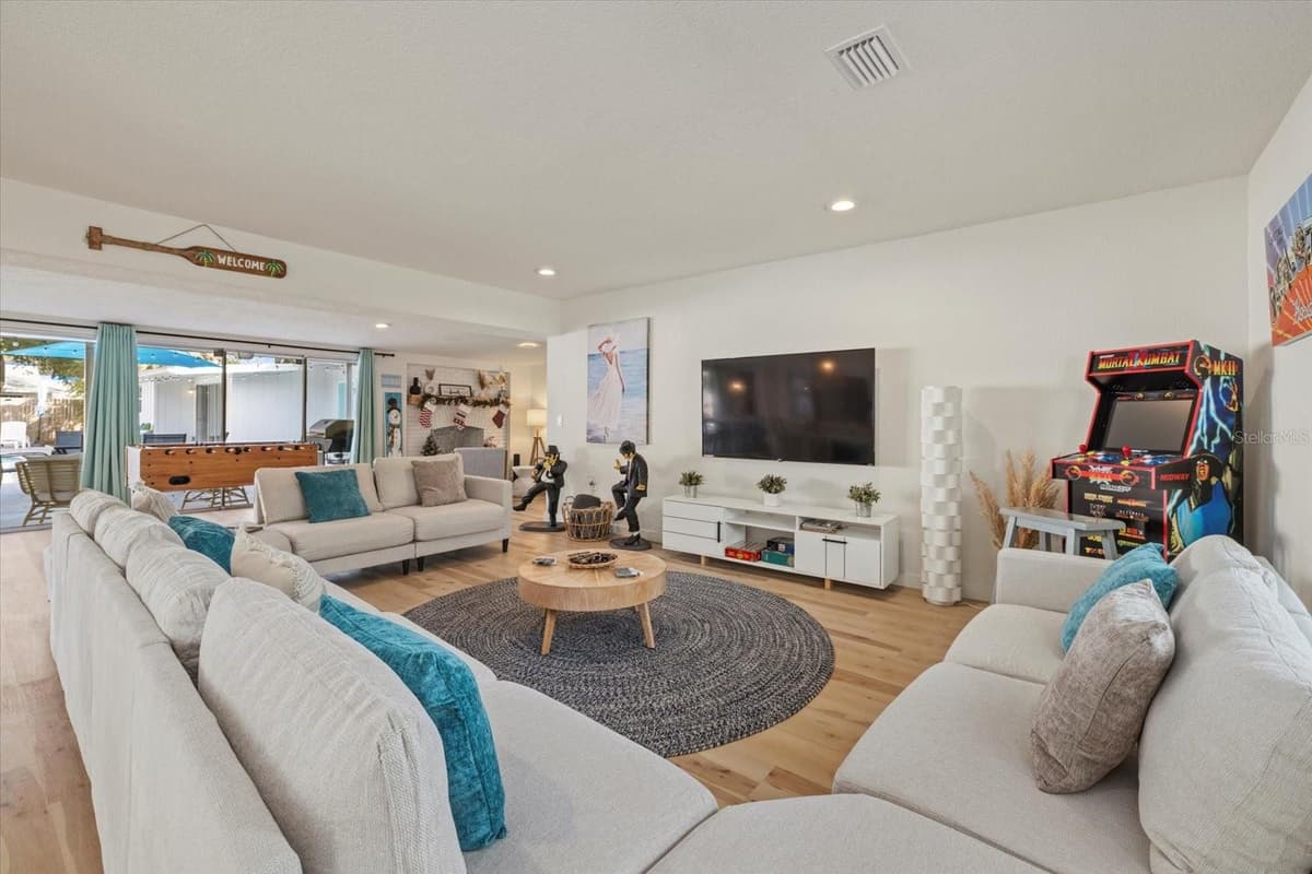 2069 BOUGAINVILLEA STREET — photo 5 of 44