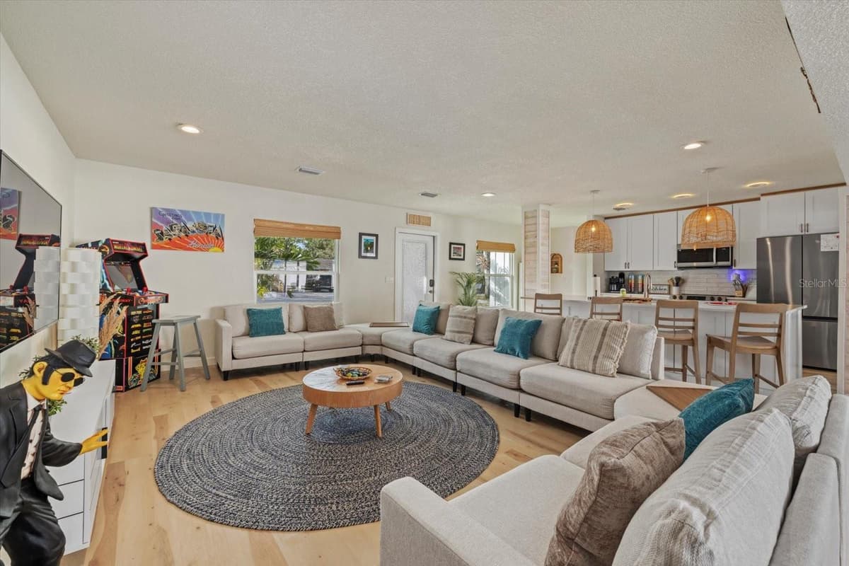 2069 BOUGAINVILLEA STREET — photo 4 of 44