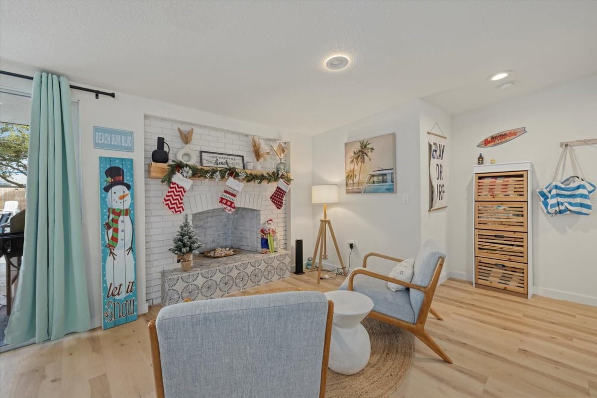 2069 BOUGAINVILLEA STREET — photo 14 of 44