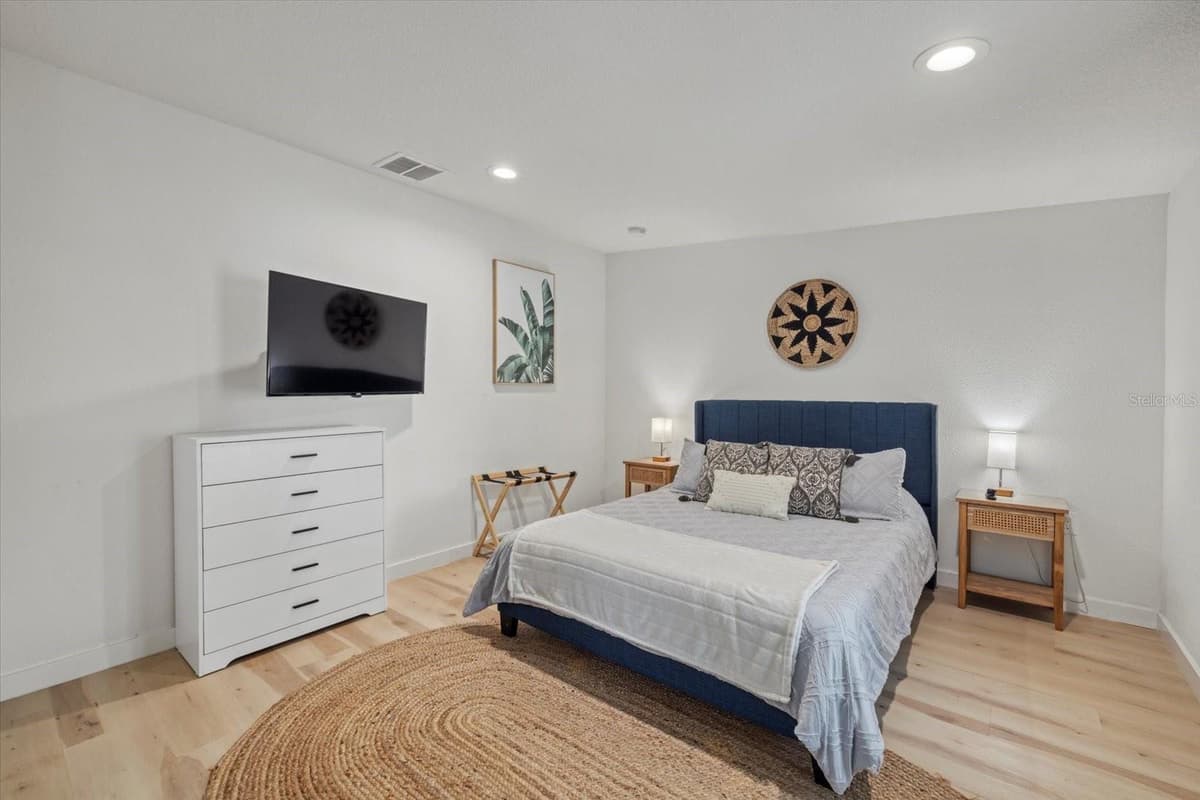 2069 BOUGAINVILLEA STREET — photo 13 of 44
