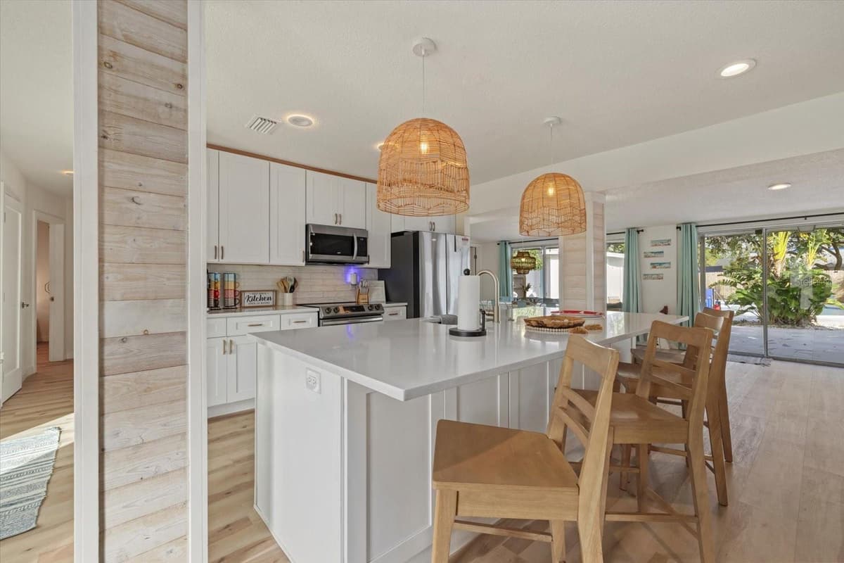 2069 BOUGAINVILLEA STREET — photo 8 of 44