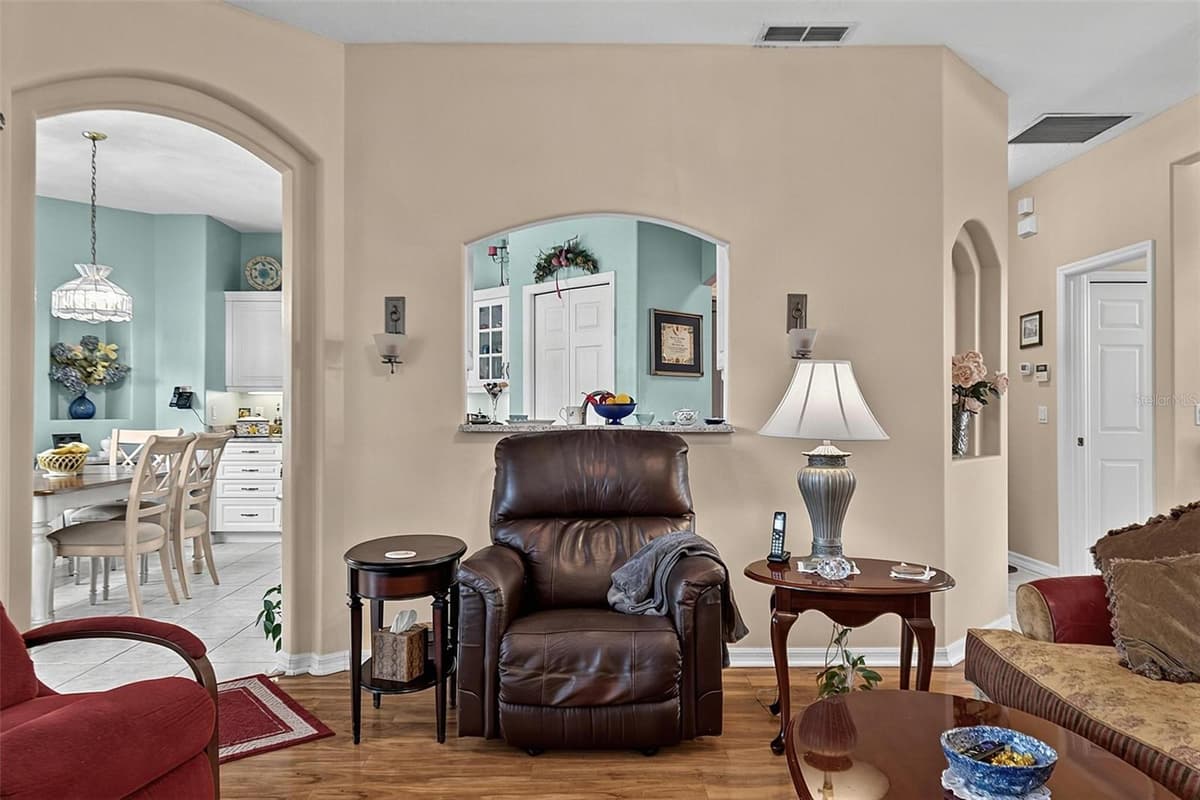 4 EHRLING LANE — photo 14 of 64