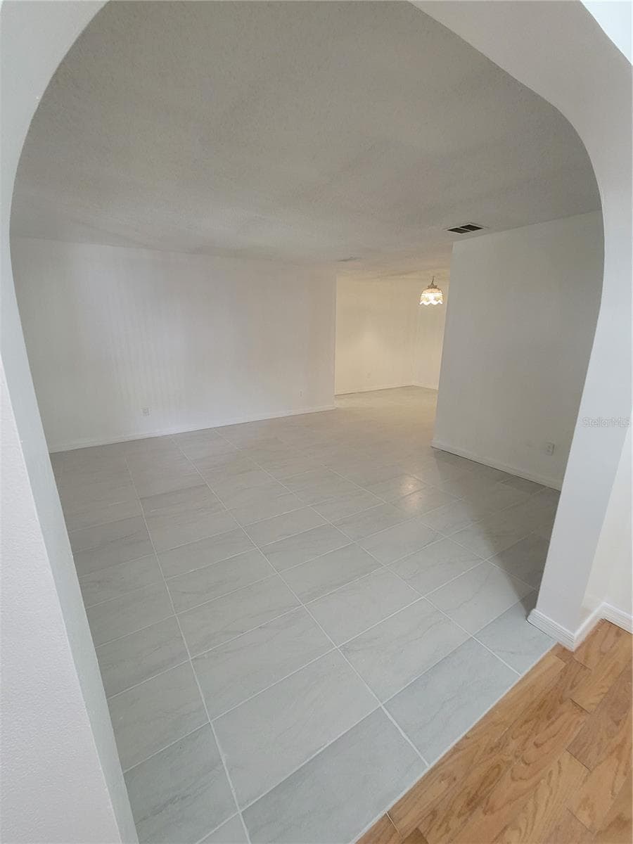 4825 SQUIRES DRIVE — photo 3 of 9